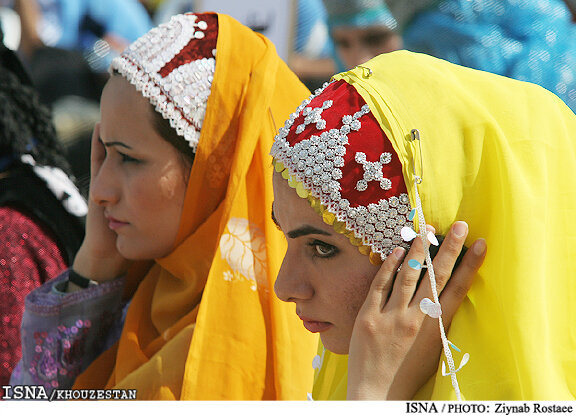 منظومه‌ نقش‌ها و رنگ‌ها در لباس‌هایی با رد پای خورشید!