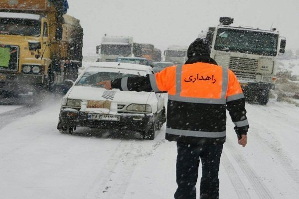 تردد از گردنه‌های چری و شاه‌منصوری شهرستان کوهرنگ تنها با زنجیرچرخ امکان‌پذیر است