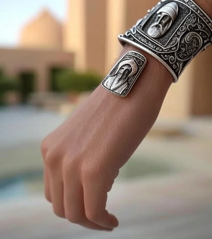 دستبند حرز امام جواد در دست راست