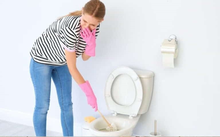 خطرات نادیده گرفتن بوی بد فاضلاب؛ چگونه از گرفتگی و بالا زدن چاه جلوگیری کنیم؟